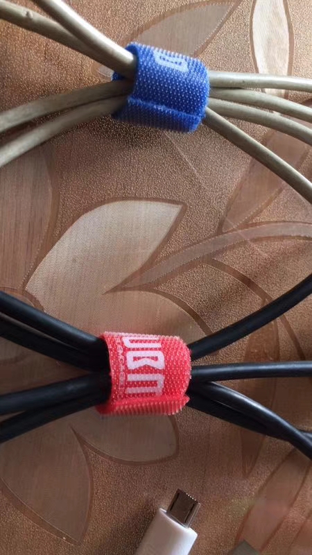 深圳市瑞鴻富科技有限公司是集于研發(fā)生產(chǎn)尼龍粘扣帶魔術(shù)貼、射出勾魔術(shù)貼、蘑菇頭魔術(shù)貼、細(xì)軟勾魔術(shù)貼、勾毛同體魔術(shù)貼、不抓毛魔術(shù)貼、發(fā)卷帶魔術(shù)貼、高周波電壓魔術(shù)貼、阻燃型防火魔術(shù)貼、背靠背粘扣帶魔術(shù)貼捆綁帶魔術(shù)貼扎帶、背膠沖型魔術(shù)貼、松緊彈力魔術(shù)貼、、3M魔術(shù)貼、魔術(shù)布/OK布、注塑袖口魔術(shù)貼、3D VR眼鏡頭帶、運動器材魔術(shù)貼、醫(yī)用魔術(shù)貼、數(shù)據(jù)線收納皮扣、研磨片魔術(shù)貼、特殊魔術(shù)貼等產(chǎn)品為粘扣扎帶提供最好的解決方案定制加工的大型廠家之一