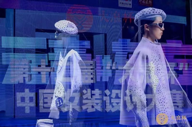 &ldquo;元音#東方&rdquo;第十二屆&ldquo;大浪杯&rdquo;中國女裝設(shè)計(jì)大賽圓滿收官，作品《逍遙詩學(xué)》贏得&ldquo;金浪獎(jiǎng)&rdquo;20萬，大賽虛擬代言人&ldquo;唯我&rdquo;驚艷亮相！