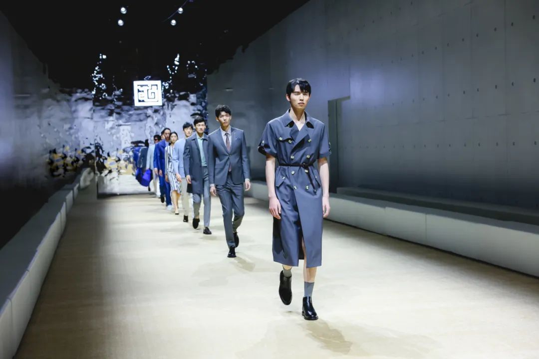  突破與自由，民族服裝定制品牌隆慶祥2023春夏新品發(fā)布會(huì)&ldquo;自由之境&rdquo;圓滿舉行