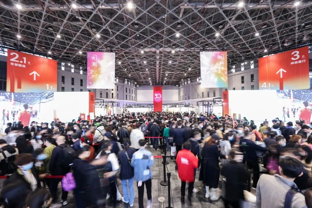 陸大榮：聽黨話跟黨走，民營企業(yè)大有作為 &mdash;&mdash;在蘇州市服裝業(yè)商會二屆二次會員大會上的發(fā)言
