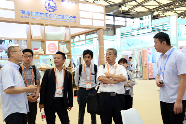 山東292家企業(yè)齊聚31屆華交會，青島家紡展團大放異彩
