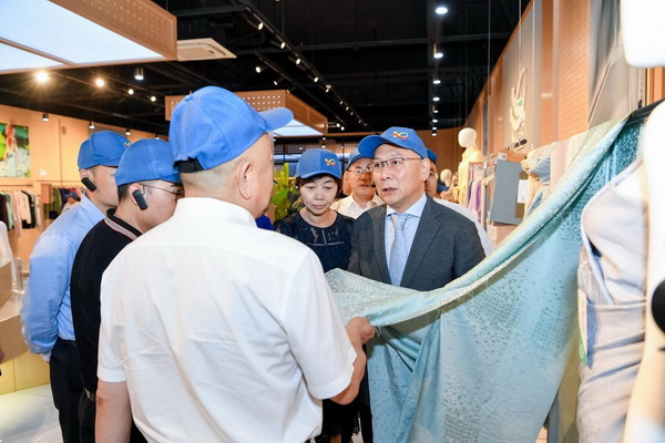 循道追光，致遠(yuǎn)未來&mdash;&mdash;蘭精授牌華源紗線生產(chǎn)全球標(biāo)桿工廠共赴璀璨新征程