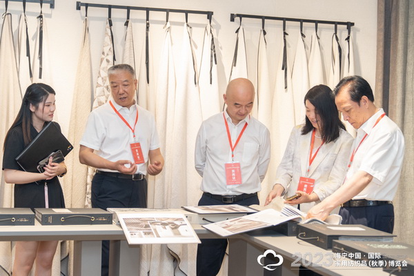 &ldquo;智造讓家更美好&rdquo;--2023海寧中國&middot;國際家用紡織品（秋季）博覽會(huì)在浙江海寧許村鎮(zhèn)&middot;海寧中國家紡城盛大開幕。
