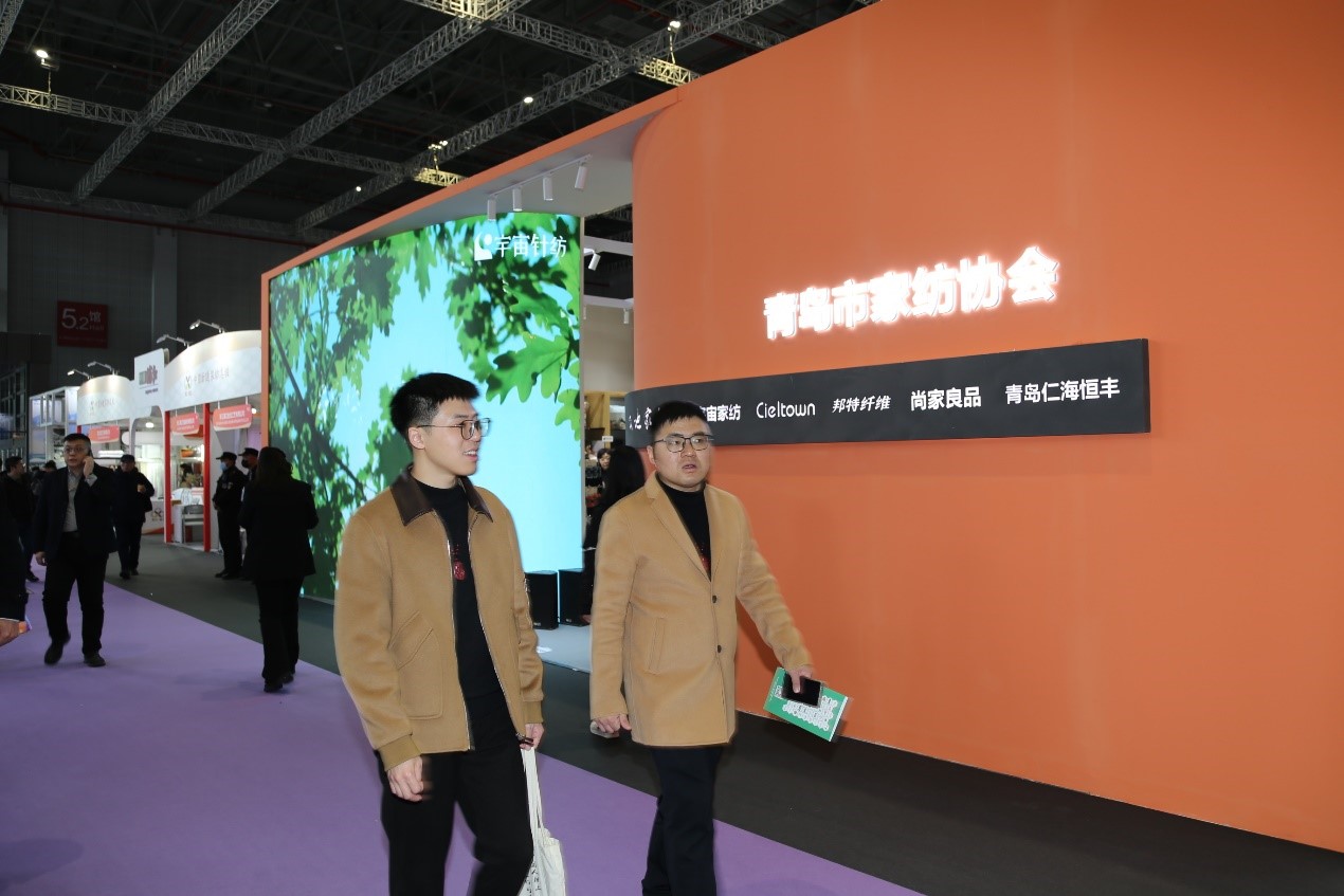 青島組團(tuán)參加intertextile家紡展，副市長(zhǎng)趙燕一行蒞臨考察