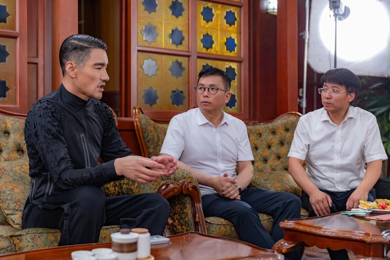 兵哥對話天津時(shí)裝周 | 中國首席超模胡兵親臨著名愛國實(shí)業(yè)家宋棐卿先生辦公樓共話東方時(shí)尚新生力