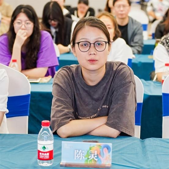 把握展陳設(shè)計前沿趨勢，柯橋天天時尚為紡企提供展廳升級實用指南！
