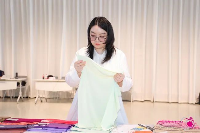 中國流行面料如何煥新當(dāng)代設(shè)計(jì)？聯(lián)動(dòng)雅瑩集團(tuán)，這場(chǎng)評(píng)審會(huì)為好創(chuàng)意持續(xù)加碼