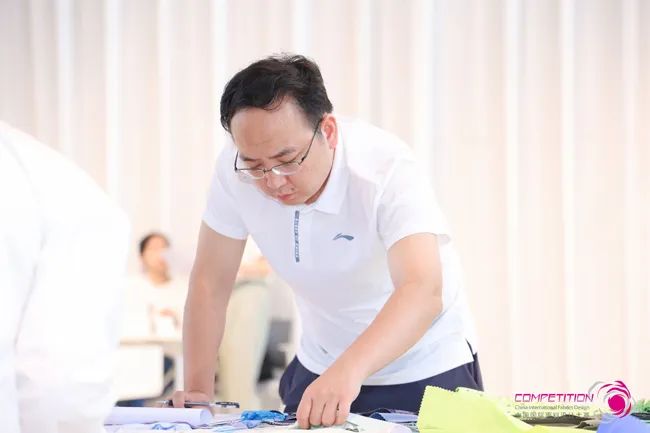 中國流行面料如何煥新當(dāng)代設(shè)計(jì)？聯(lián)動(dòng)雅瑩集團(tuán)，這場(chǎng)評(píng)審會(huì)為好創(chuàng)意持續(xù)加碼