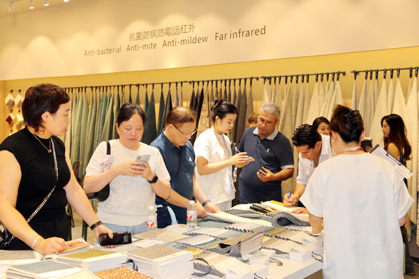 7A家具面料亮相2024intertextile秋冬家紡展，引起圍觀