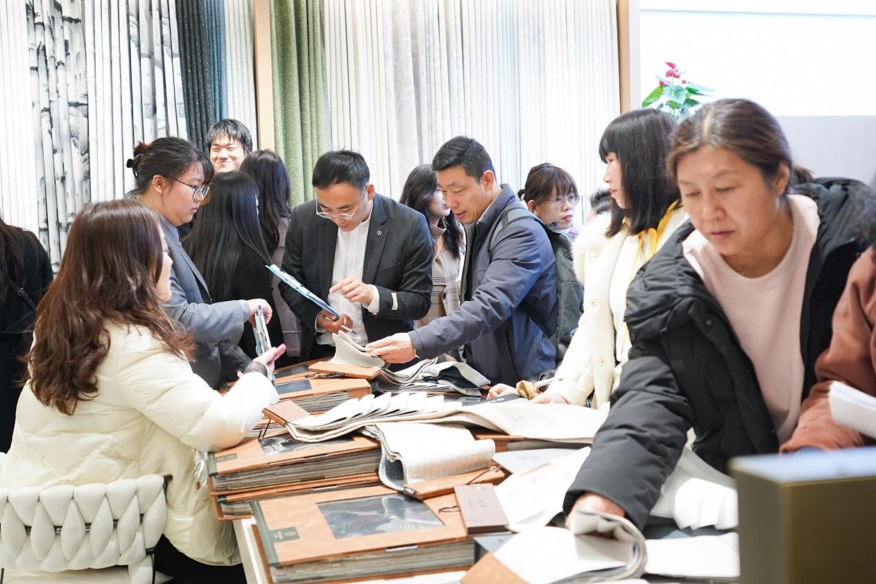 智造織就未來，錦韻潮動全球！2025海寧春季家博會今日啟幕