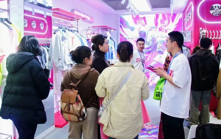 銀基廣場(chǎng)攜六大原創(chuàng)品牌亮相CHIC2025（春季），展現(xiàn)中部地區(qū)時(shí)尚力量