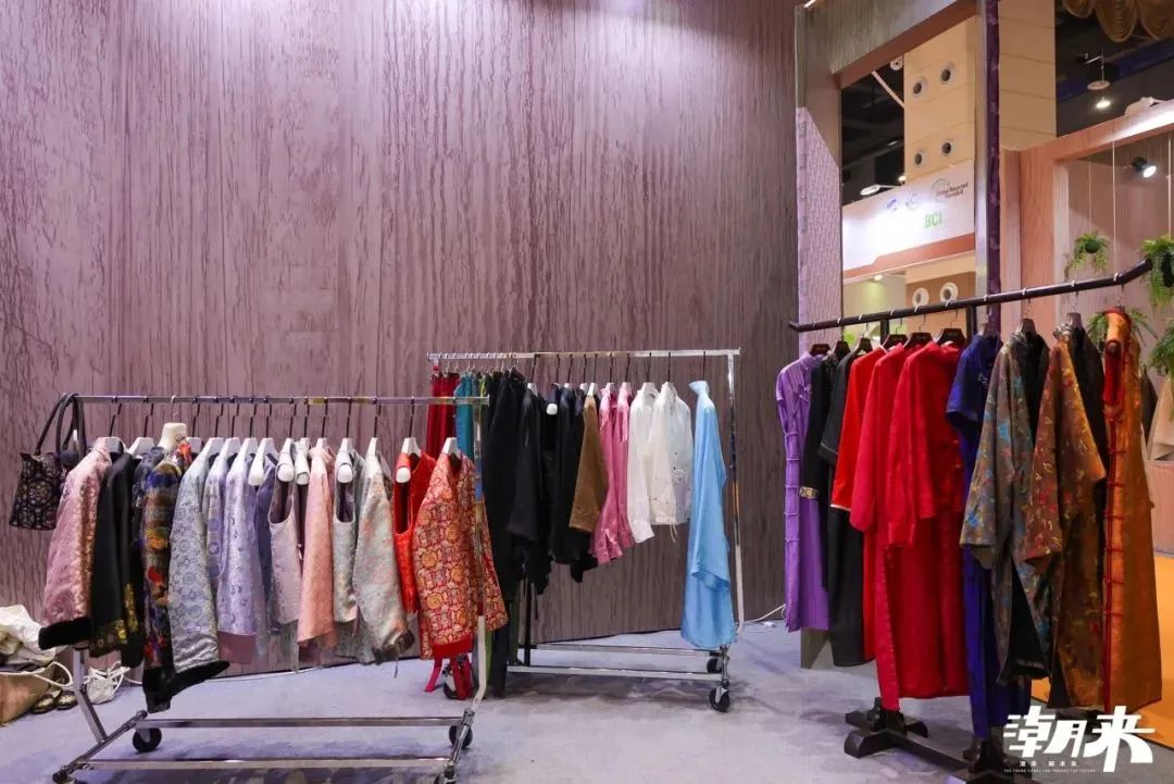 向&ldquo;心&rdquo;而生 逐&ldquo;質(zhì)&rdquo;而行 2025海寧中國國際皮革毛皮時(shí)裝面輔料展盛大開幕