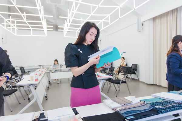 挖掘創(chuàng)新人才，激發(fā)產(chǎn)業(yè)活力！&ldquo;第十屆（2025年）十佳紡織面料設(shè)計(jì)師及培養(yǎng)先進(jìn)單位評選&rdquo;評審會(huì)于柯橋舉行