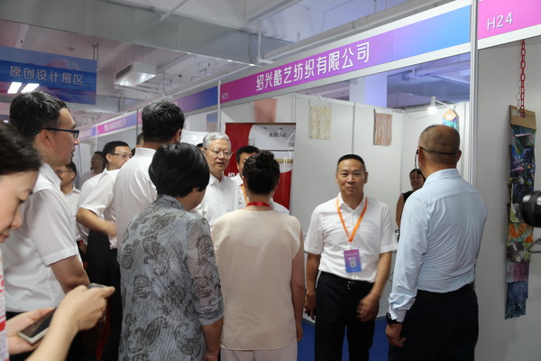  中華紡織網(wǎng)面輔料展區(qū)成功舉辦推介會，新材料、新工藝 助力興城泳裝產(chǎn)業(yè)升級