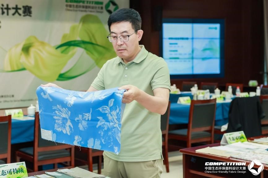 2800款面料&ldquo;綠動時尚&rdquo;，2025第八屆中國生態(tài)環(huán)保面料設(shè)計大賽評審會在盛澤舉辦！