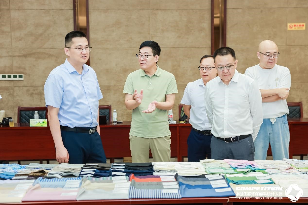 2800款面料&ldquo;綠動時尚&rdquo;，2025第八屆中國生態(tài)環(huán)保面料設(shè)計大賽評審會在盛澤舉辦！