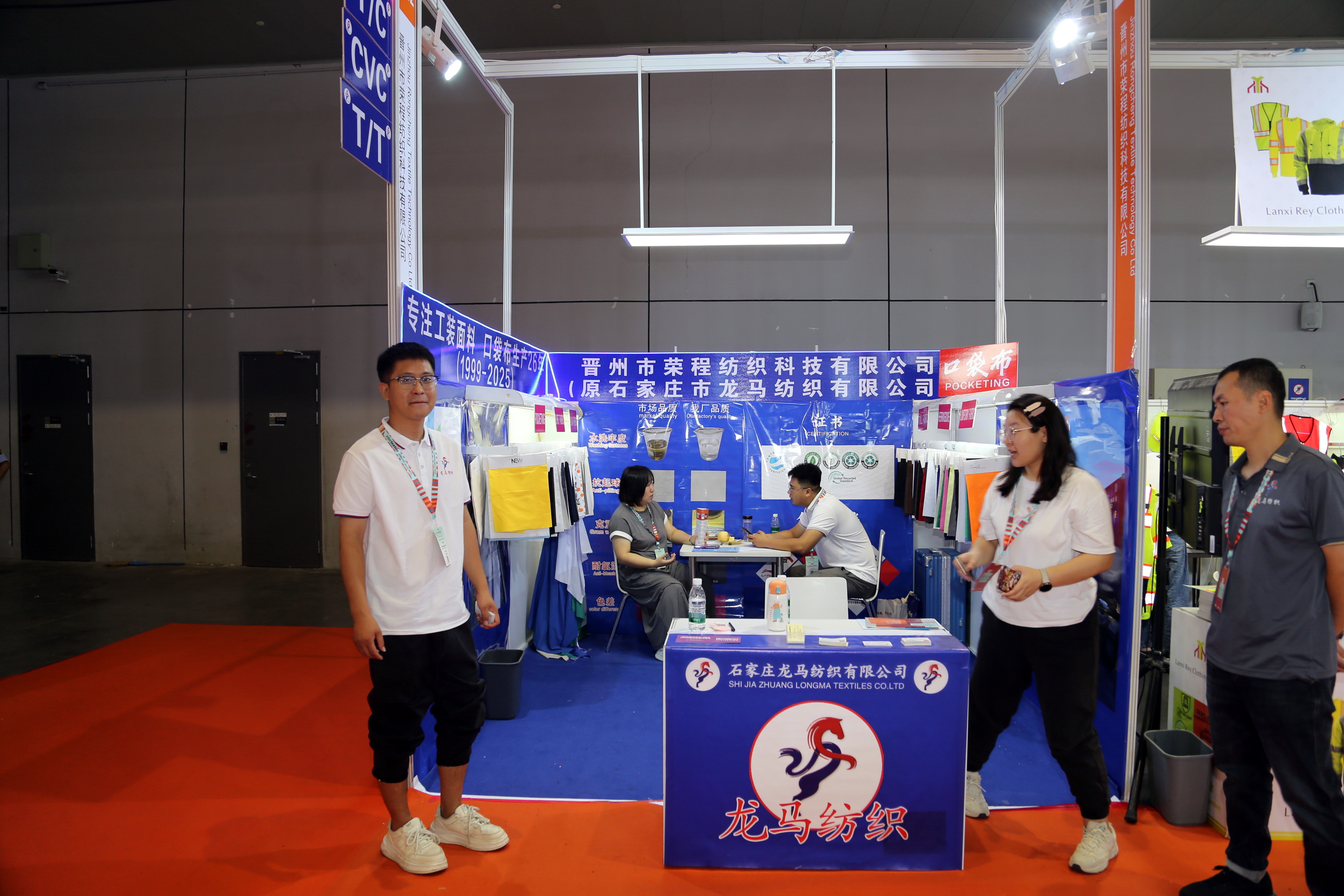 40余家石家莊紡服企業(yè)齊聚滬上，成為中紡聯(lián)秋季聯(lián)展上靚麗的風景線