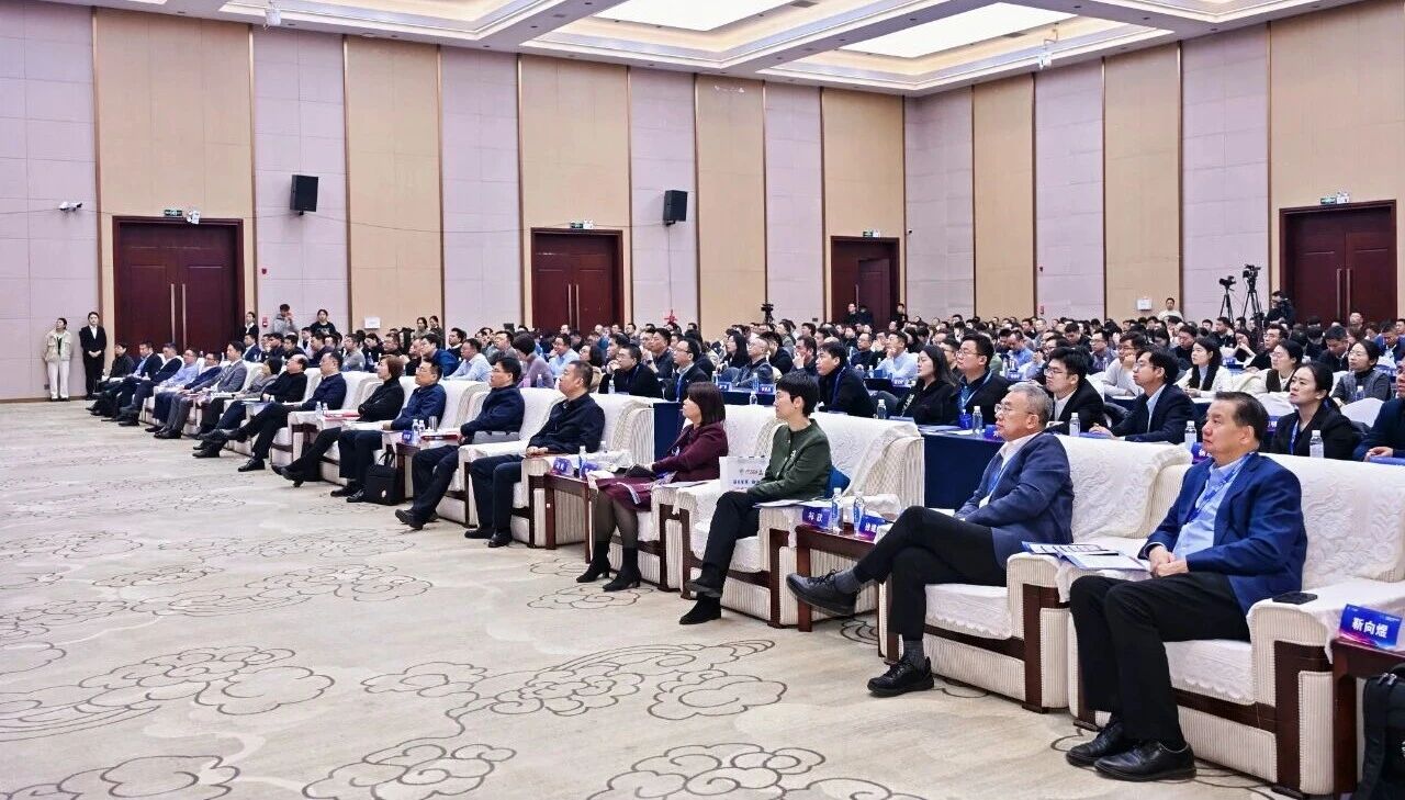 鏈合東西&middot;融創(chuàng)未來，2025紡織服裝產(chǎn)業(yè)園區(qū)供應鏈高質(zhì)量發(fā)展大會在阿拉爾隆重召開