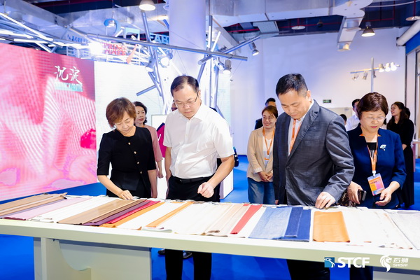 功能科技&ldquo;刷屏&rdquo;海博會！FabricsChina時(shí)尚與科技創(chuàng)新產(chǎn)品在石獅發(fā)布