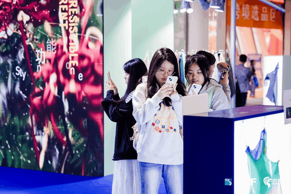 功能科技&ldquo;刷屏&rdquo;海博會！FabricsChina時(shí)尚與科技創(chuàng)新產(chǎn)品在石獅發(fā)布