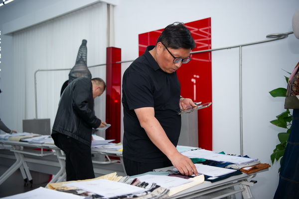 以人才培育為行業(yè)注入持久驅(qū)動(dòng)力！第十一屆十佳紡織面料設(shè)計(jì)師評(píng)審會(huì)于柯橋舉行