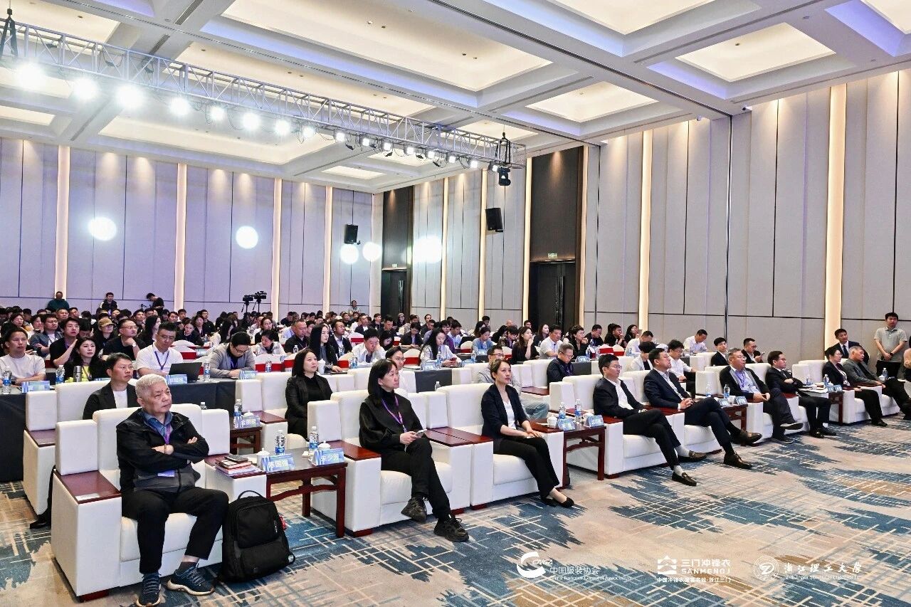 以數(shù)智匠心?鑄沖鋒品質(zhì)——2026 浙江(三門)沖鋒衣高質(zhì)量發(fā)展大會(huì)圓滿舉行