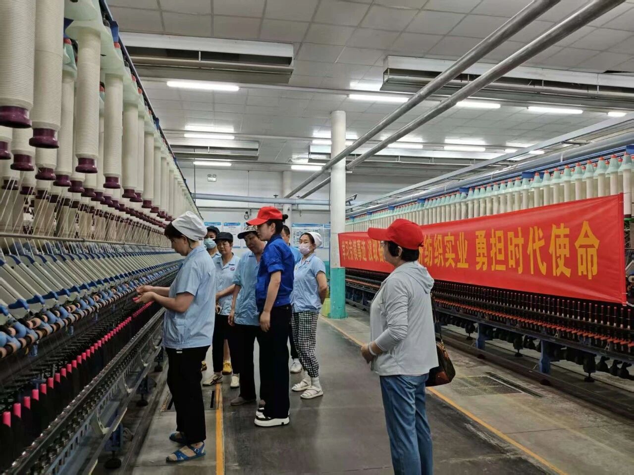  &ldquo;中國夢&middot;勞動美&rdquo;全國職工宣講團財貿(mào)輕紡煙草產(chǎn)業(yè)特色分團走進校園暨紡織行業(yè)&ldquo;勞模工匠助企行&rdquo;（石家莊站）活動成功舉行